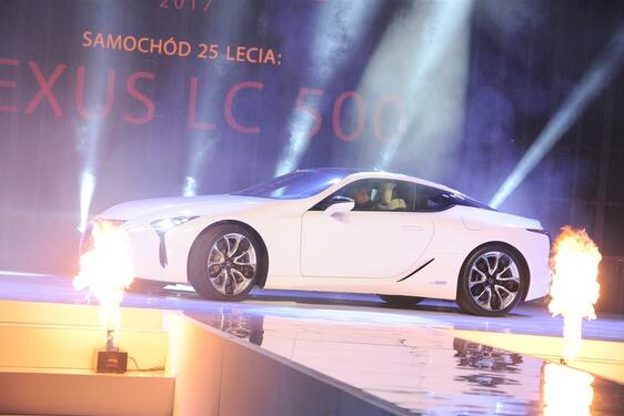 Lexus LC500 autem XXV-lecia Playboya