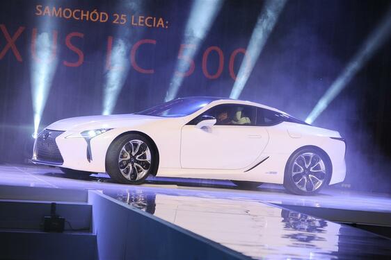 Lexus LC500 autem XXV-lecia Playboya
