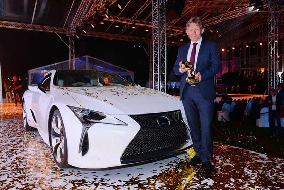 Lexus LC500 autem XXV-lecia Playboya