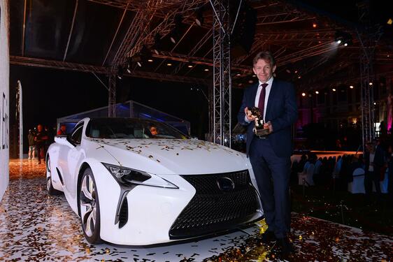 Lexus LC500 autem XXV-lecia Playboya