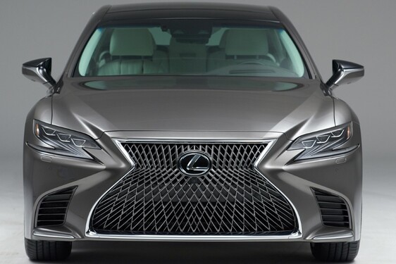 Grill Lexusa LS 500 – ręczna robota mistrzów takumi