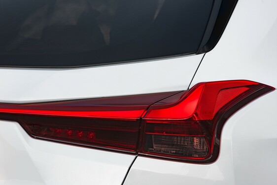 2019 UX F SPORT