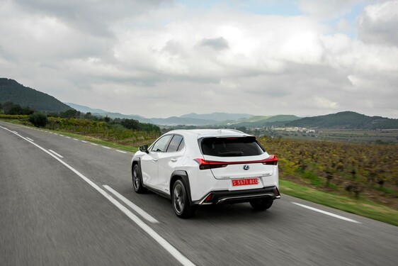 2019 UX F SPORT