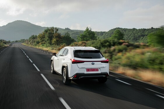 2019 UX F SPORT