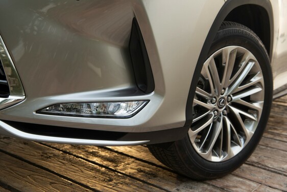 7 NIESAMOWITYCH CECH LEXUSA RX 2020
