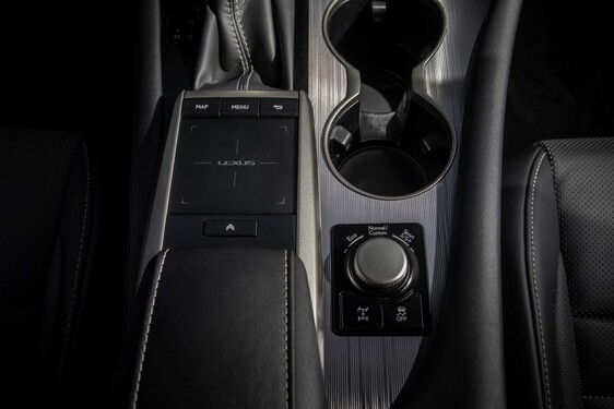 7 NIESAMOWITYCH CECH LEXUSA RX 2020