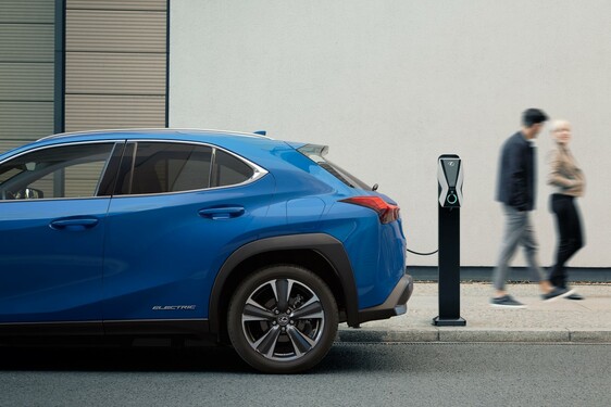 UX 300e – LUKSUSOWY CROSSOVER O ATRAKCYJNEJ STYLISTYCE WPROWADZA LEXUSA W ERĘ PEŁNEJ ELEKTRYFIKACJI