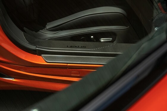 BLAZING CARNELIAN: PREMIERA NOWEGO KOLORU DLA COUPE LEXUS LC 2021