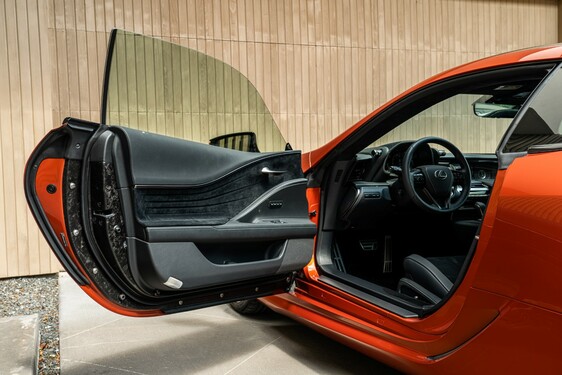 BLAZING CARNELIAN: PREMIERA NOWEGO KOLORU DLA COUPE LEXUS LC 2021