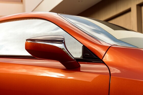 BLAZING CARNELIAN: PREMIERA NOWEGO KOLORU DLA COUPE LEXUS LC 2021
