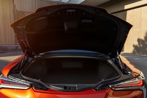 BLAZING CARNELIAN: PREMIERA NOWEGO KOLORU DLA COUPE LEXUS LC 2021
