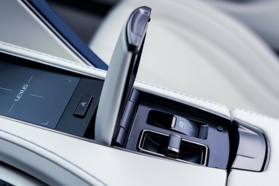 LEXUS LC CONVERTIBLE REGATTA EDITION 