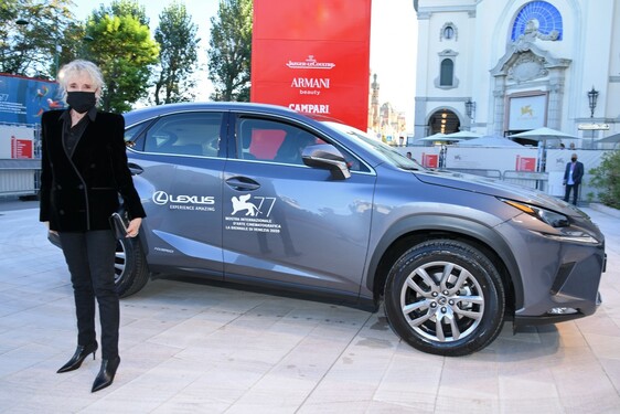LEXUS PO RAZ CZWARTY OFICJALNYM DOSTAWCĄ SAMOCHODÓW NA MIĘDZYNARODOWYM FESTIWALU FILMOWYM W WENECJI