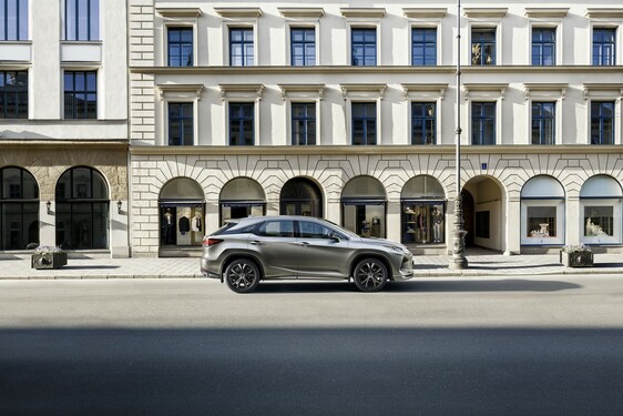 LEXUS RX F IMPRESSION