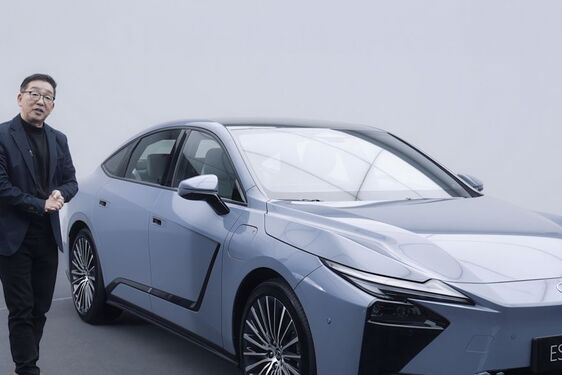 Lexus ES 2025