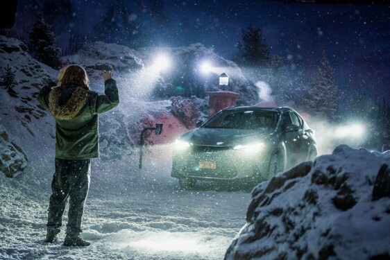 LEXUS NX RAZEM Z GWIAZDAMI KINA W NOWYM FILMIE „MOONFALL”