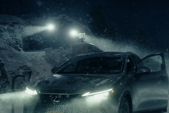 LEXUS NX RAZEM Z GWIAZDAMI KINA W NOWYM FILMIE „MOONFALL”