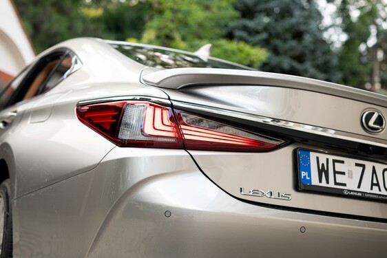 Lexus ES 2023