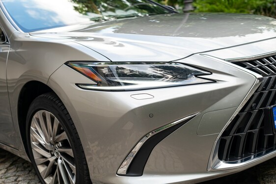 Lexus ES 2023