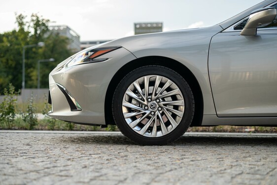 Lexus ES 2023