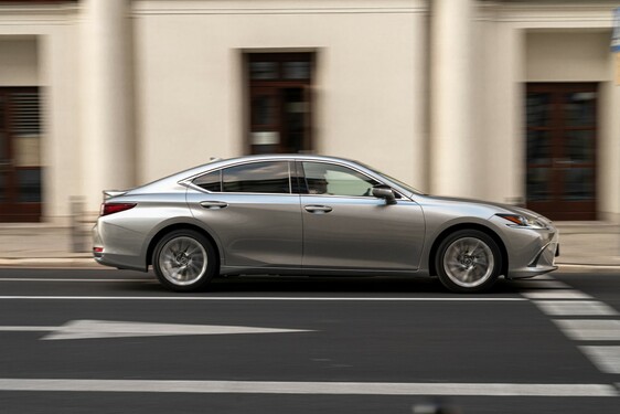 Lexus ES 2023