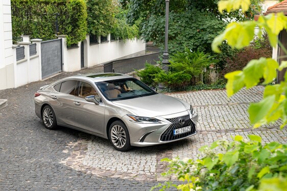 Lexus ES 2023