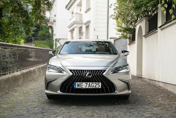 Lexus ES 2023