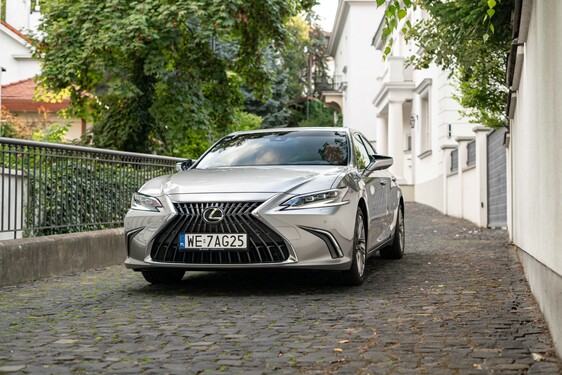 Lexus ES 2023