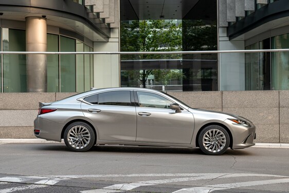 Lexus ES 2023