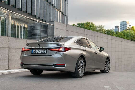 Lexus ES 2023