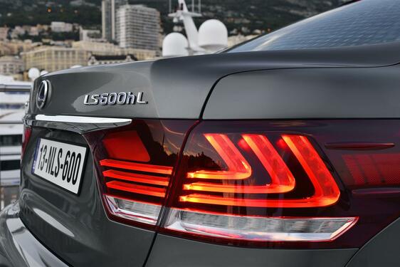 Lexus LS 600h 2012