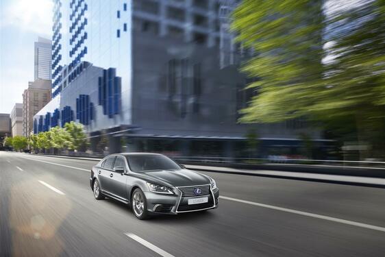Lexus LS 600h 2012