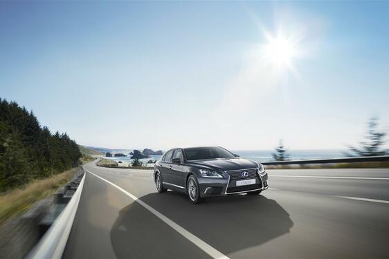 Lexus LS 600h 2012