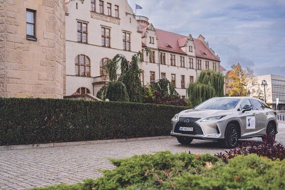 LEXUS AUTEM NAJLEPSZYCH SKRZYPKÓW MŁODEGO POKOLENIA NA ŚWIECIE