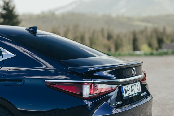 Lexus ES 2021