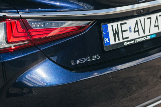 Lexus ES 2021