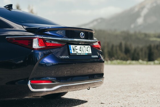 Lexus ES 2021