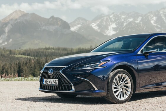 Lexus ES 2021