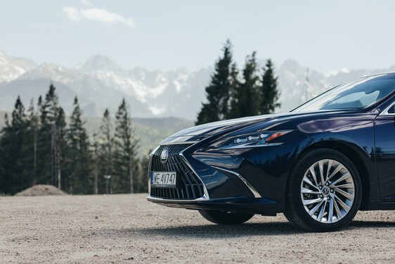 Lexus ES 2021