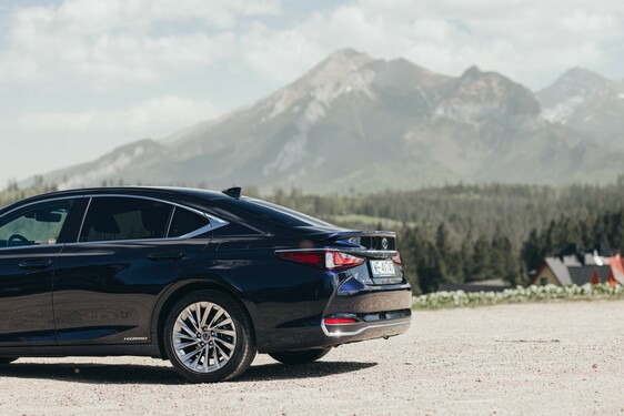 Lexus ES 2021