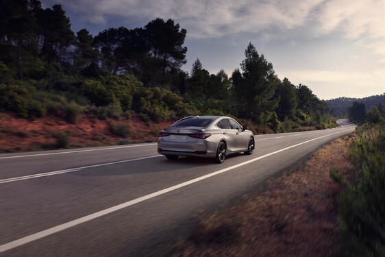 Lexus ES 2021
