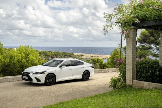 Lexus ES 2021