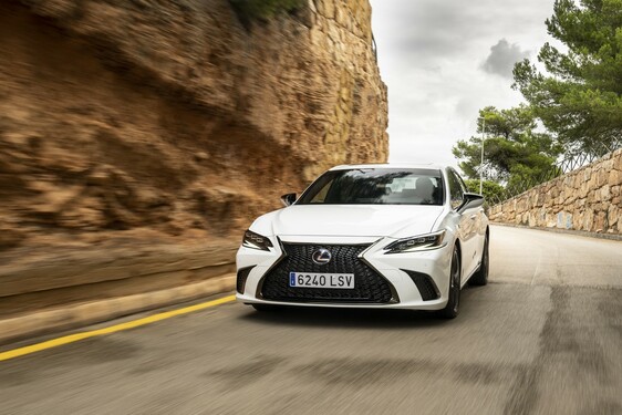 Lexus ES 2021