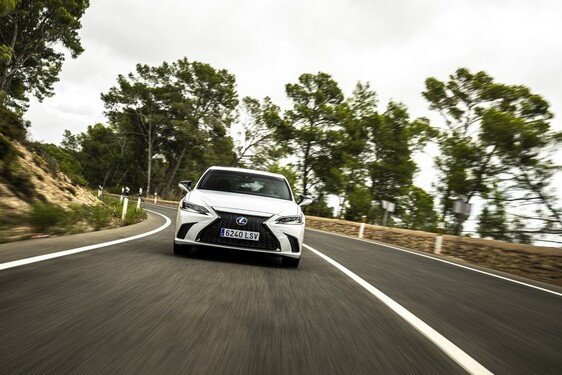 Lexus ES 2021