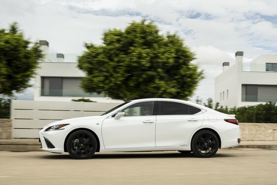 Lexus ES 2021
