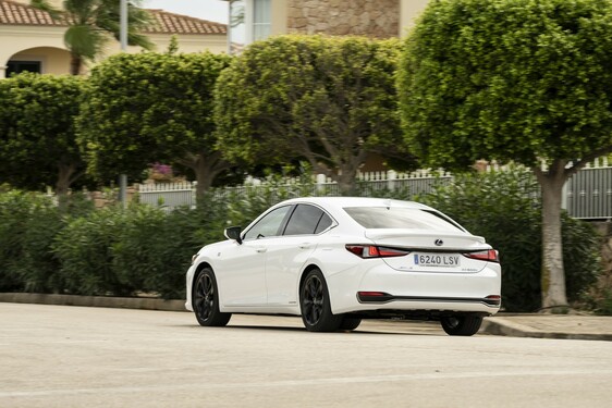 Lexus ES 2021