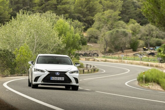 Lexus ES 2021