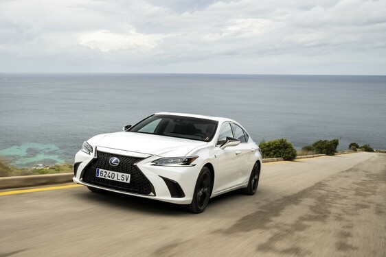 Lexus ES 2021