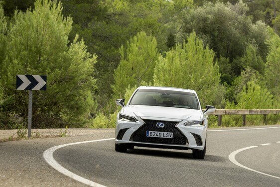 Lexus ES 2021