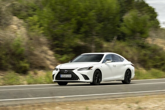 Lexus ES 2021